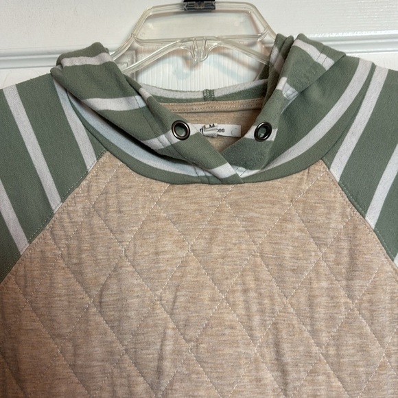 Maurices women’s cream and green hoodie sweatshirt size medium - Picture 2 of 8